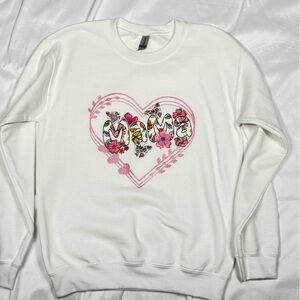 Gildan White Crewneck Sweatshirt with Floral 'Mama' Heart Graphic